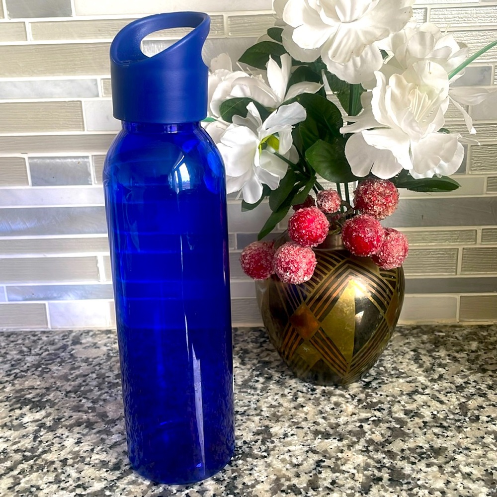 Timbercreek Blue Water Bottle White Logo BPA Free 3 Cup Capacity NWOT